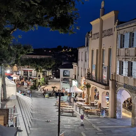 فندق مبيت وإفطار Au Dessus Des Arcades *