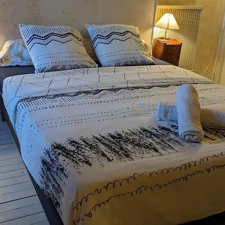 فندق مبيت وإفطار Au Dessus Des Arcades