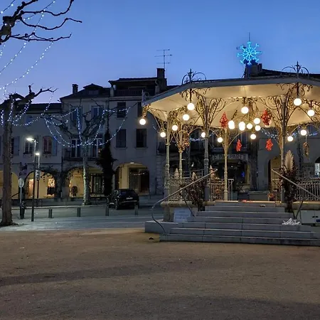 فندق مبيت وإفطار Au Dessus Des Arcades *