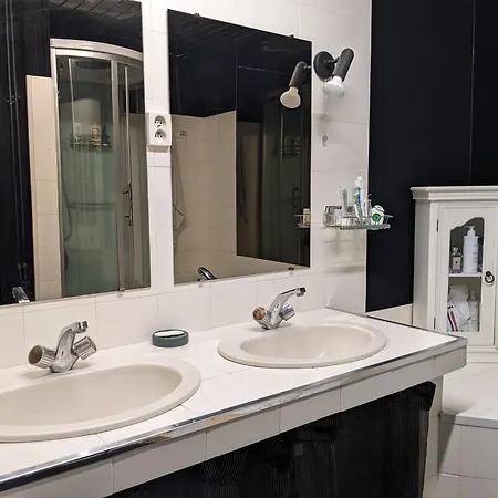 Au Dessus Des Arcades فيك-فيزينساك