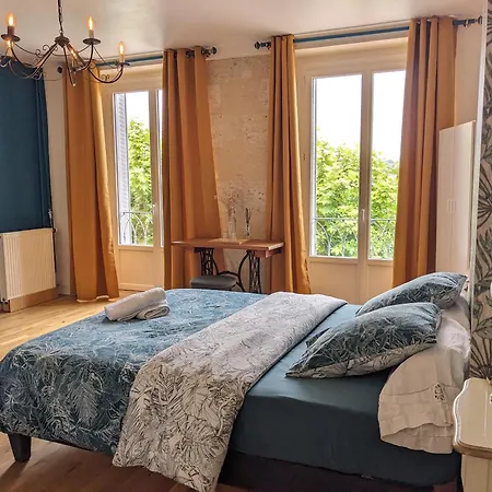 Au Dessus Des Arcades *