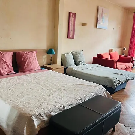 Au Dessus Des Arcades فندق مبيت وإفطار *