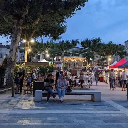 Nocleg ze śniadaniem Au Dessus Des Arcades *