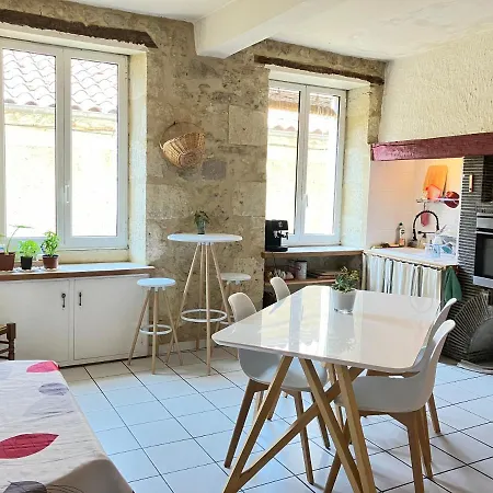 Au Dessus Des Arcades Bed & Breakfast Vic-Fezensac