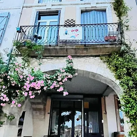 Bed & Breakfast Au Dessus Des Arcades Vic-Fezensac