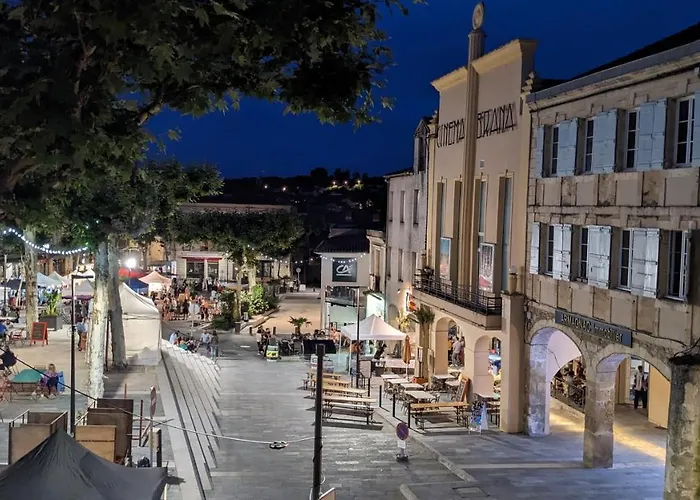 Couette-café Au Dessus Des Arcades *