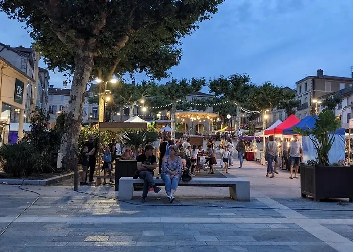 Couette-café Au Dessus Des Arcades *