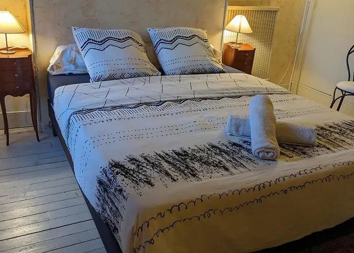 Couette-café Au Dessus Des Arcades