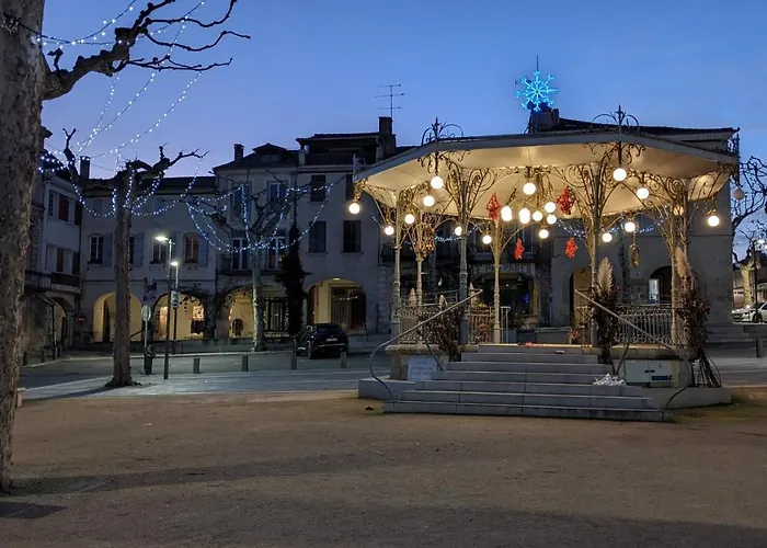 Couette-café Au Dessus Des Arcades *