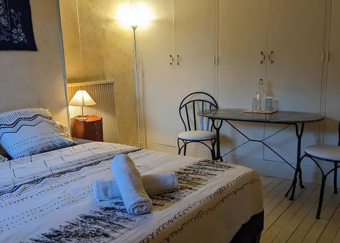 Au Dessus Des Arcades Vic-Fezensac