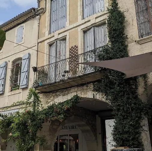 Couette-café Au Dessus Des Arcades *