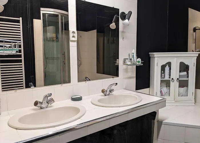 Au Dessus Des Arcades Vic-Fezensac