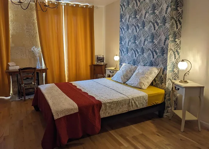 Couette-café Au Dessus Des Arcades *