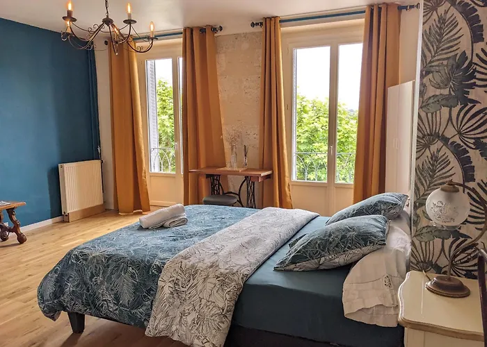 Au Dessus Des Arcades *