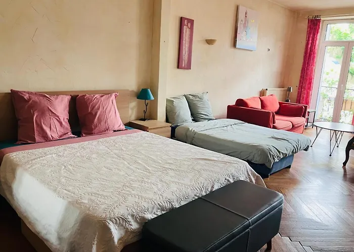 Au Dessus Des Arcades Couette-café *